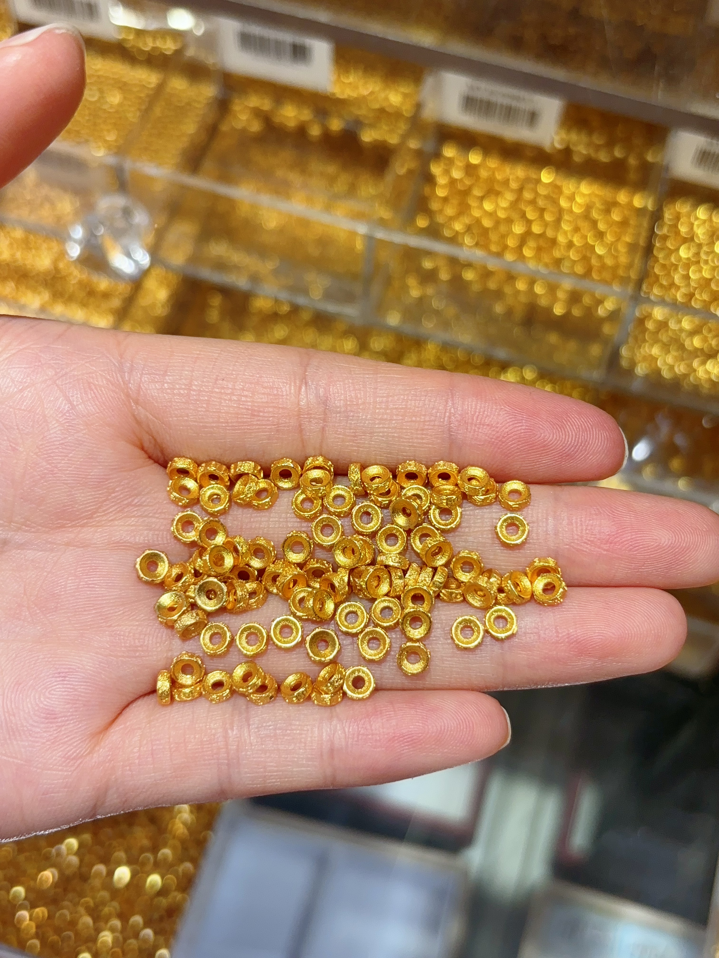 4.2mm六字真言隔珠1g（一克大约7个）图片