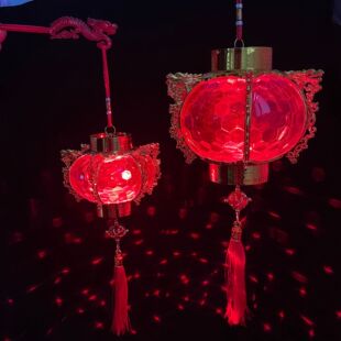 过年儿童手提发光水晶宝塔投影灯笼新年装饰红灯笼元宵节灯笼