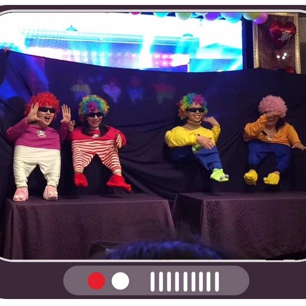 小人舞道具全套大学衣服搞笑元旦舞蹈六一幕布演出结婚节目公司