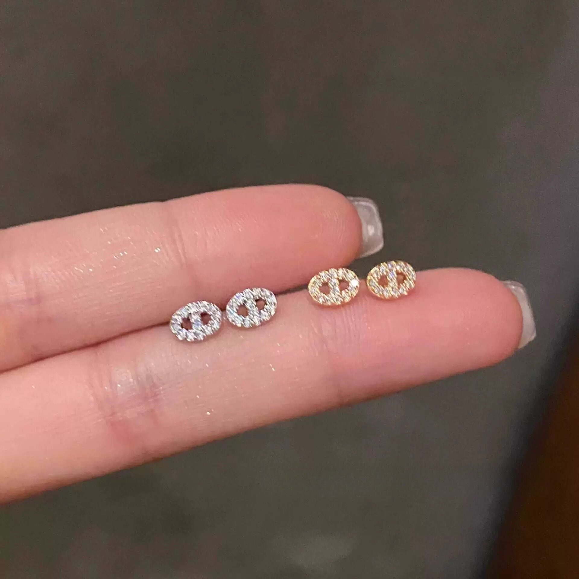 小巧精致猪鼻子耳钉黄金色白K满钻小众设计高级百搭女耳环
