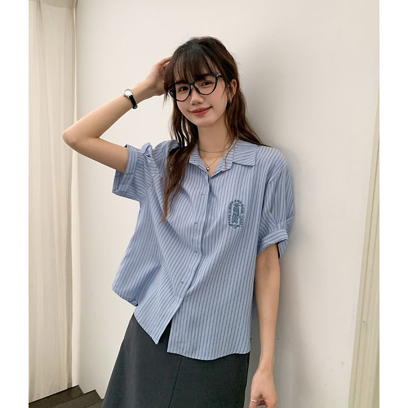 实拍实价港风刺绣条纹短袖衬衫夏季2025新款时尚宽松衬衣气质女