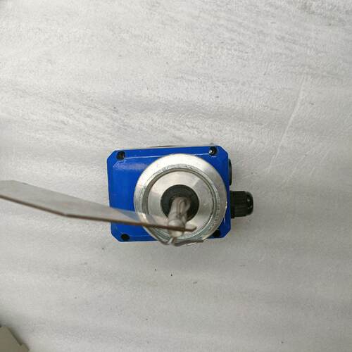 RS10AGTC150 UWT料位传感器 220VAC工业传感器件议价维修