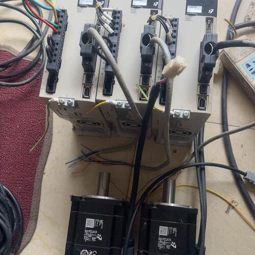 SGD7S-5R5A00A 伺服套装 安川750w 工控驱动电机议价维修