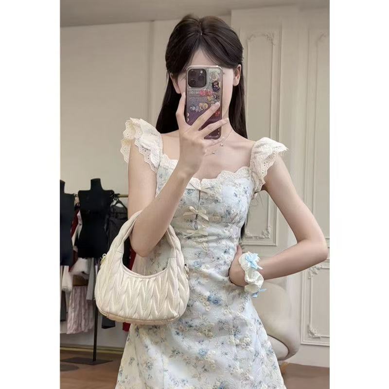 夏季甜美痕迹气质显瘦少女连衣裙纯欲新款法式方领碎花收腰短裙