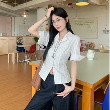 法式V领独特精致小上衣女2025新款条纹气质收腰显瘦绑带短袖衬衫