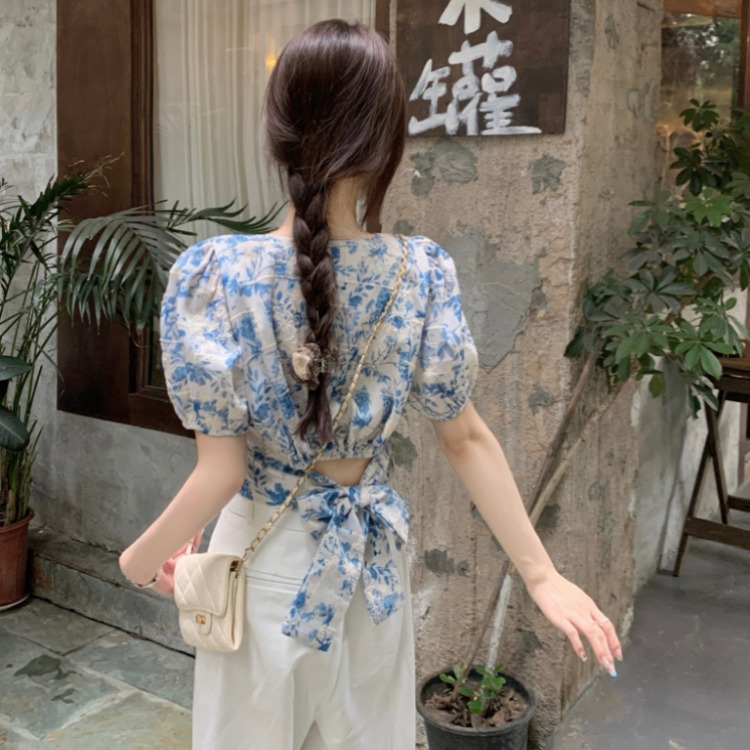 【送运费险】蓝色碎花泡泡袖衬衫