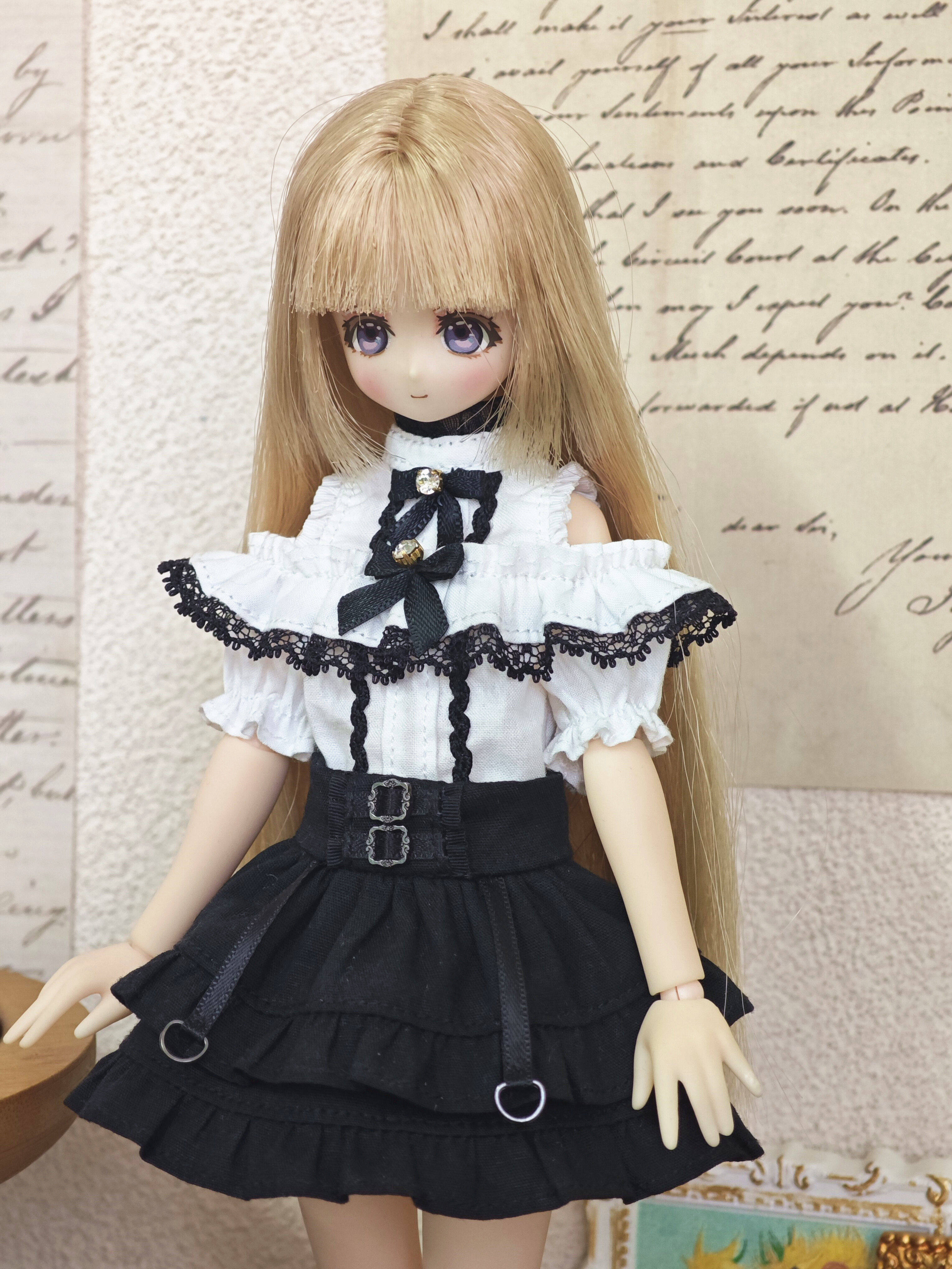 blythe Azone ob24/22白色露肩荷叶边衬衫黑色蛋糕裙图片