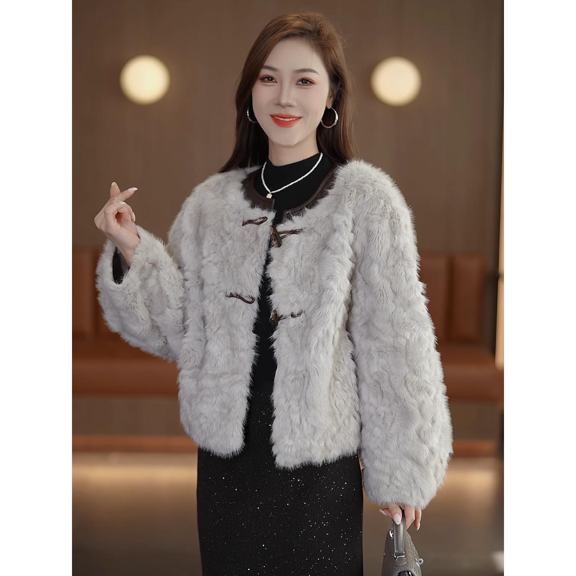 MONLOUVE时尚外套女2025秋冬季新款短款加厚牛角扣保暖小个子气质