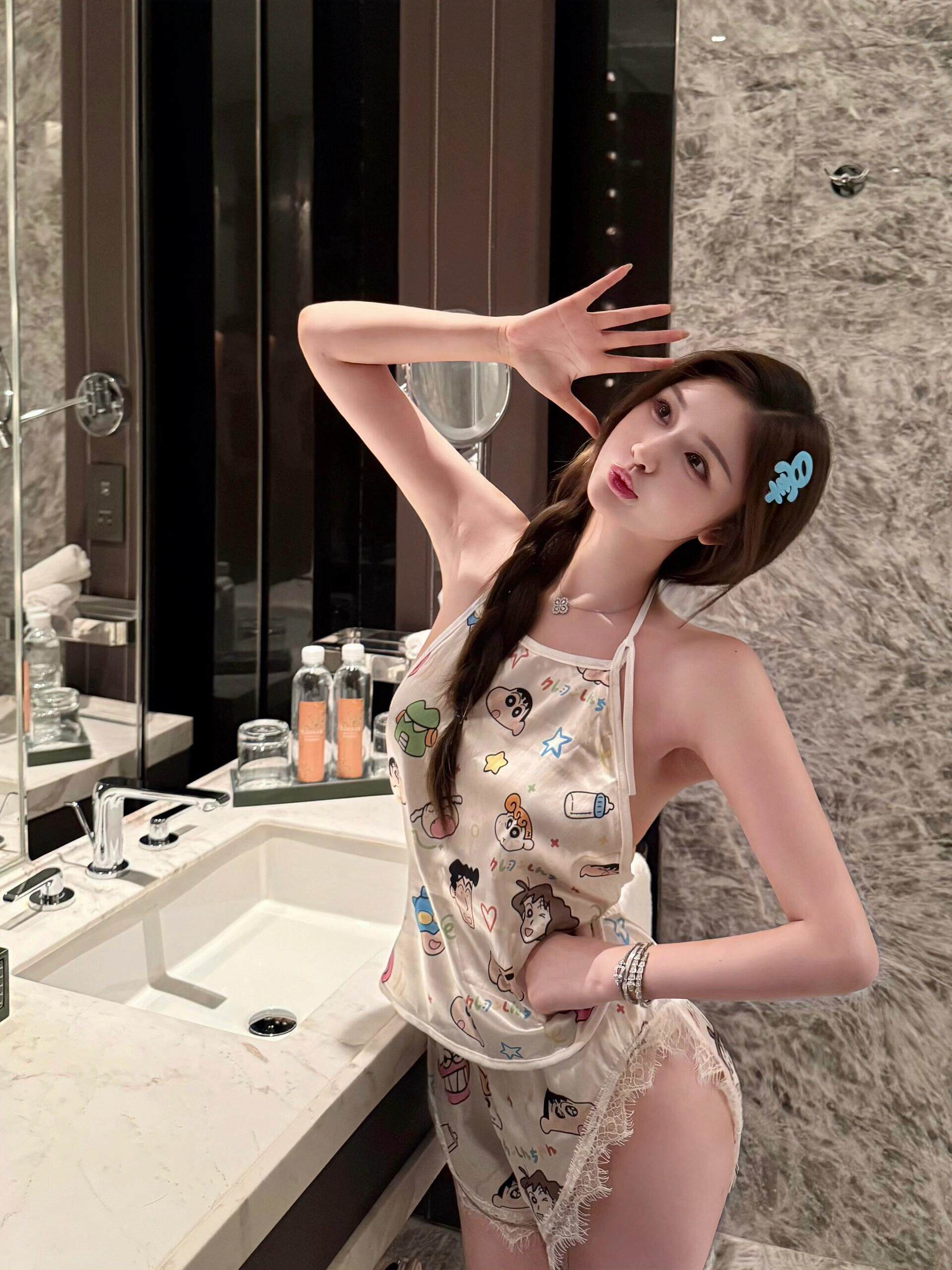 2025新款搞怪蜡笔小新吊带肚兜睡衣女薄小胸款卡通可爱萌妹套装