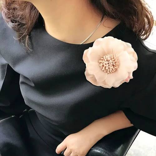 Minimalist Fabric Art Artificial Lace Brooch Camellia Sinens