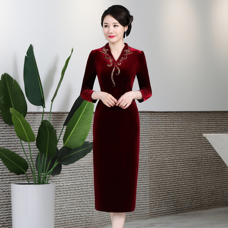 2025秋季新款高贵洋气V领改良金丝绒旗袍连衣裙妈妈气质婚宴礼服