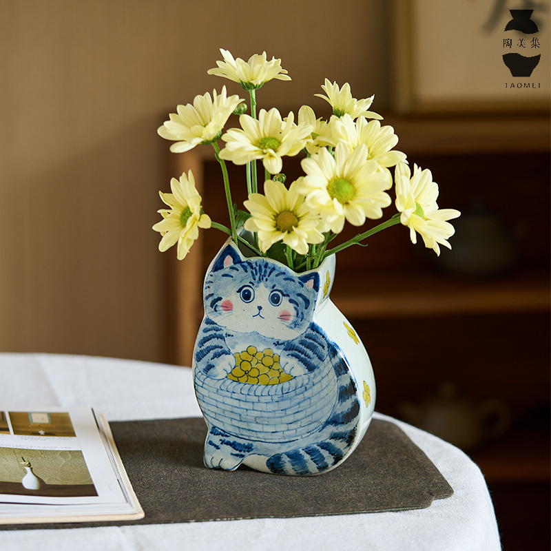 手绘青花猫形花瓶猫咪小摆件