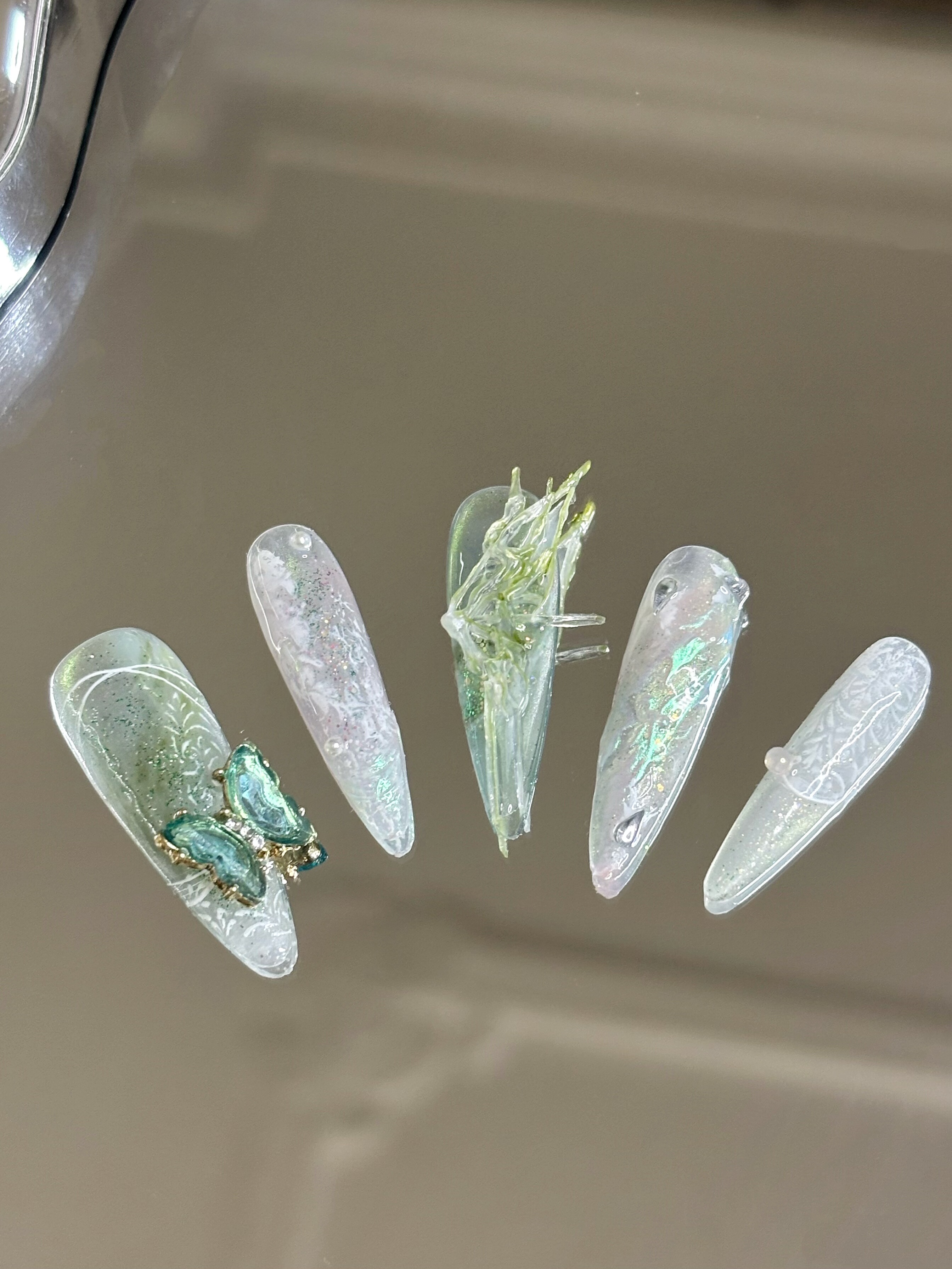 逢春 山黛序原创手工穿戴甲蝴蝶透绿碧玉冰透质感