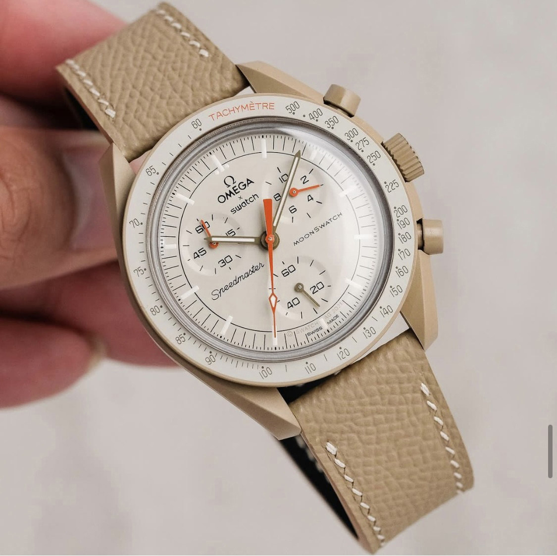 Benchmark 高档进口柔杏色掌纹小牛皮表带适配欧米茄联名系列