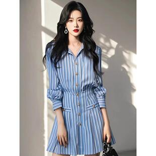 MONLOUVE品牌高级感经典翻领收腰条纹百褶长袖短款连衣裙女秋