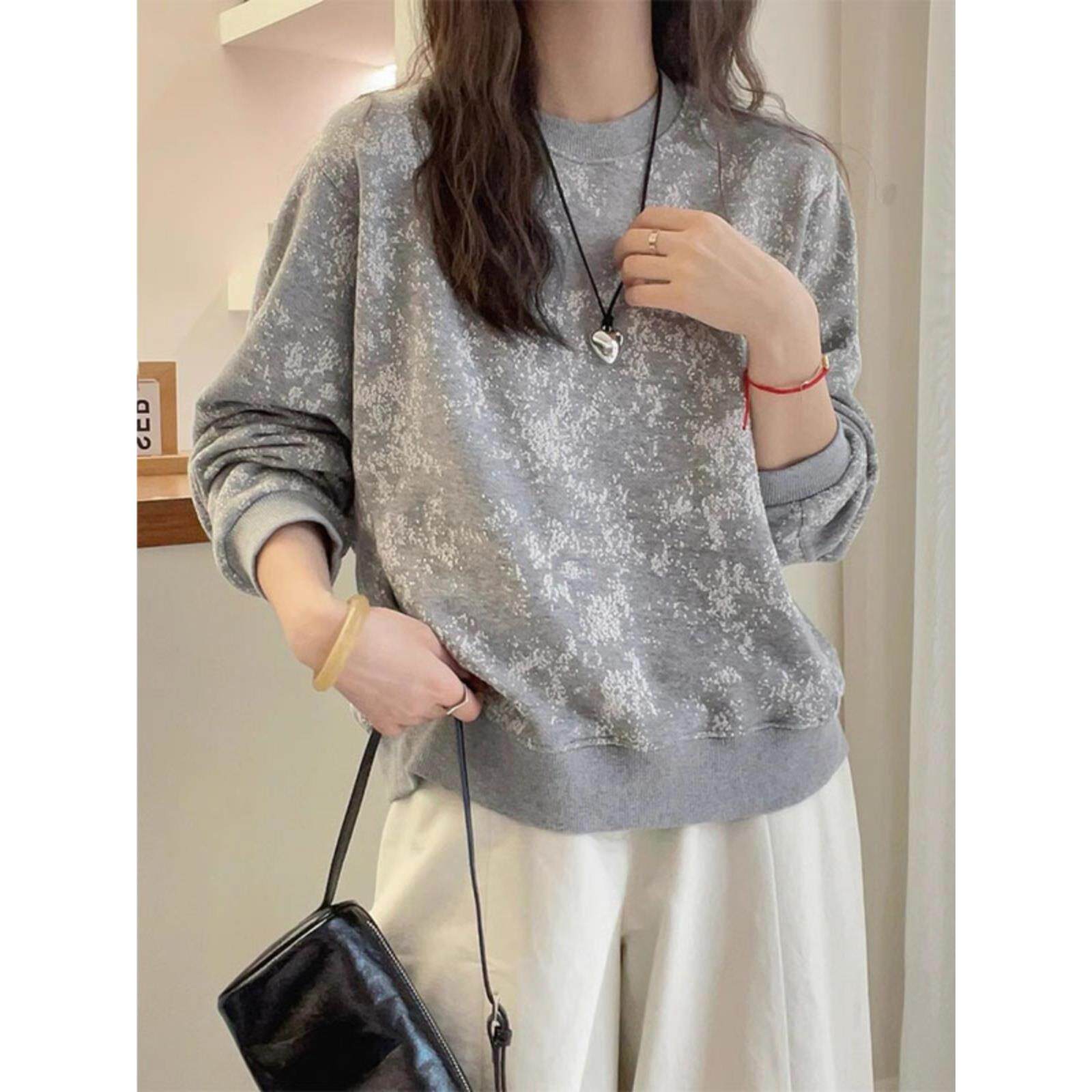 MONLOUVE广州十三行高级感灰色印花圆领长袖卫衣女慵懒风宽松上衣