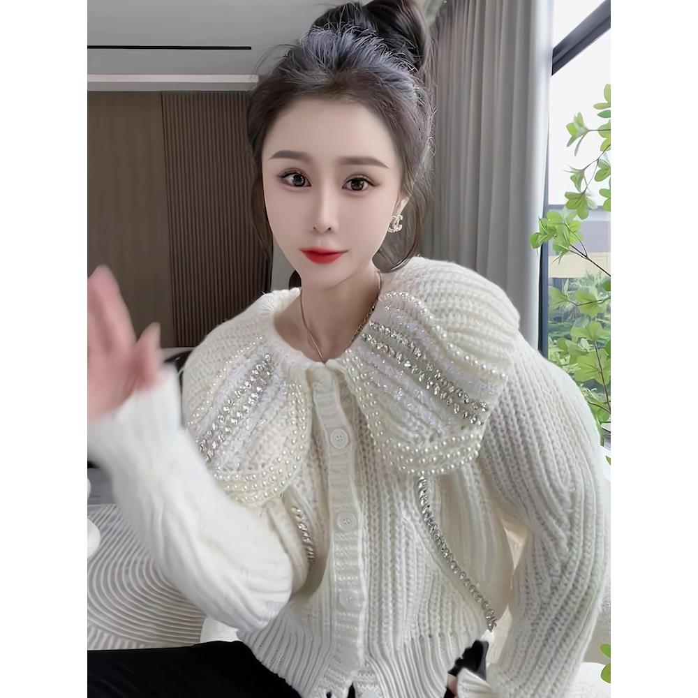 MONLOUVE折扣店女装高级感毛衣穿搭春秋季白色翻领纽扣气质针织衫