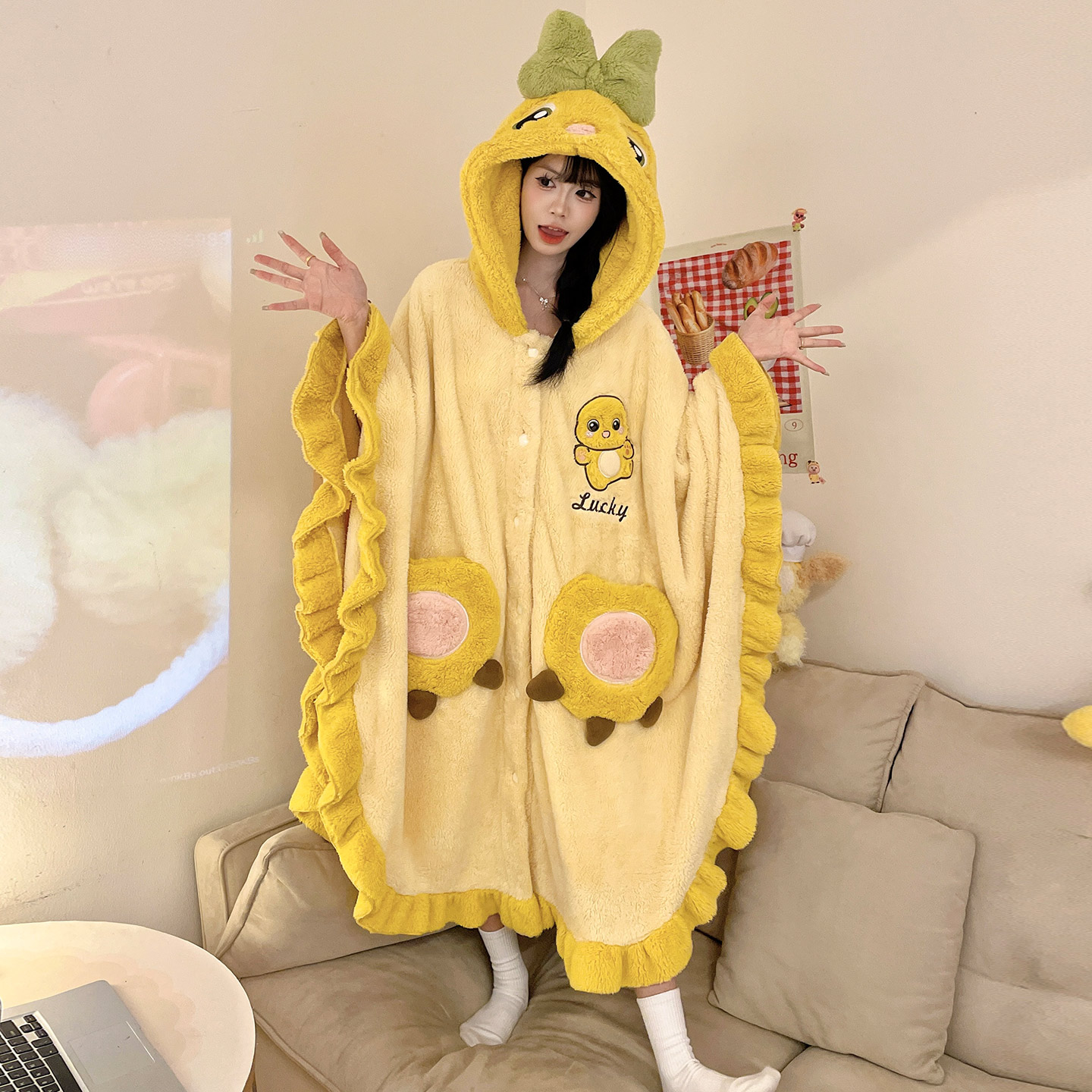 少女珊瑚绒睡袍女款冬季奶龙斗篷
