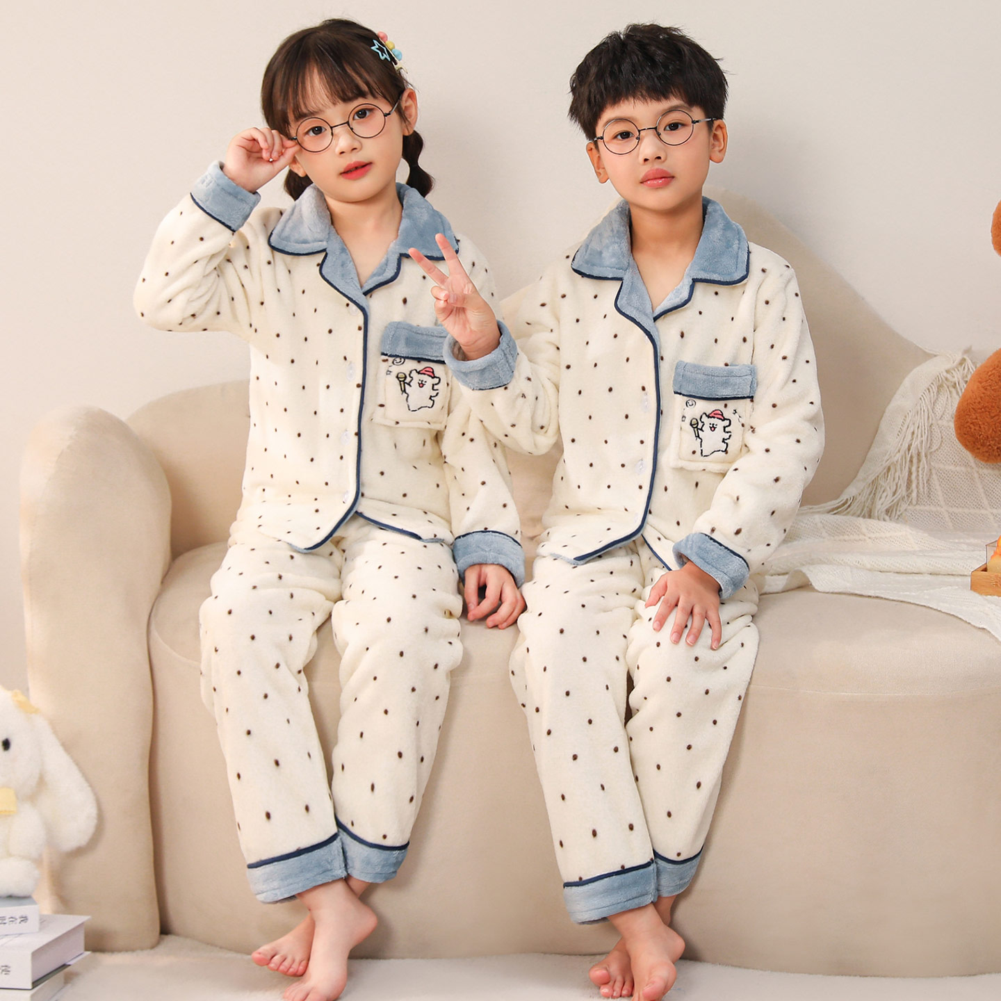 秋冬季儿童法兰绒线条小狗家居服