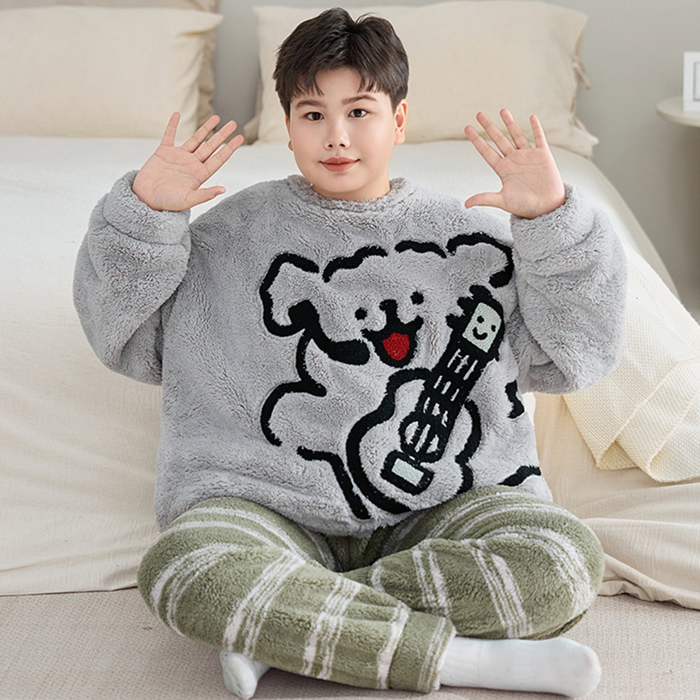 线条小狗睡衣秋冬季珊瑚绒家居服