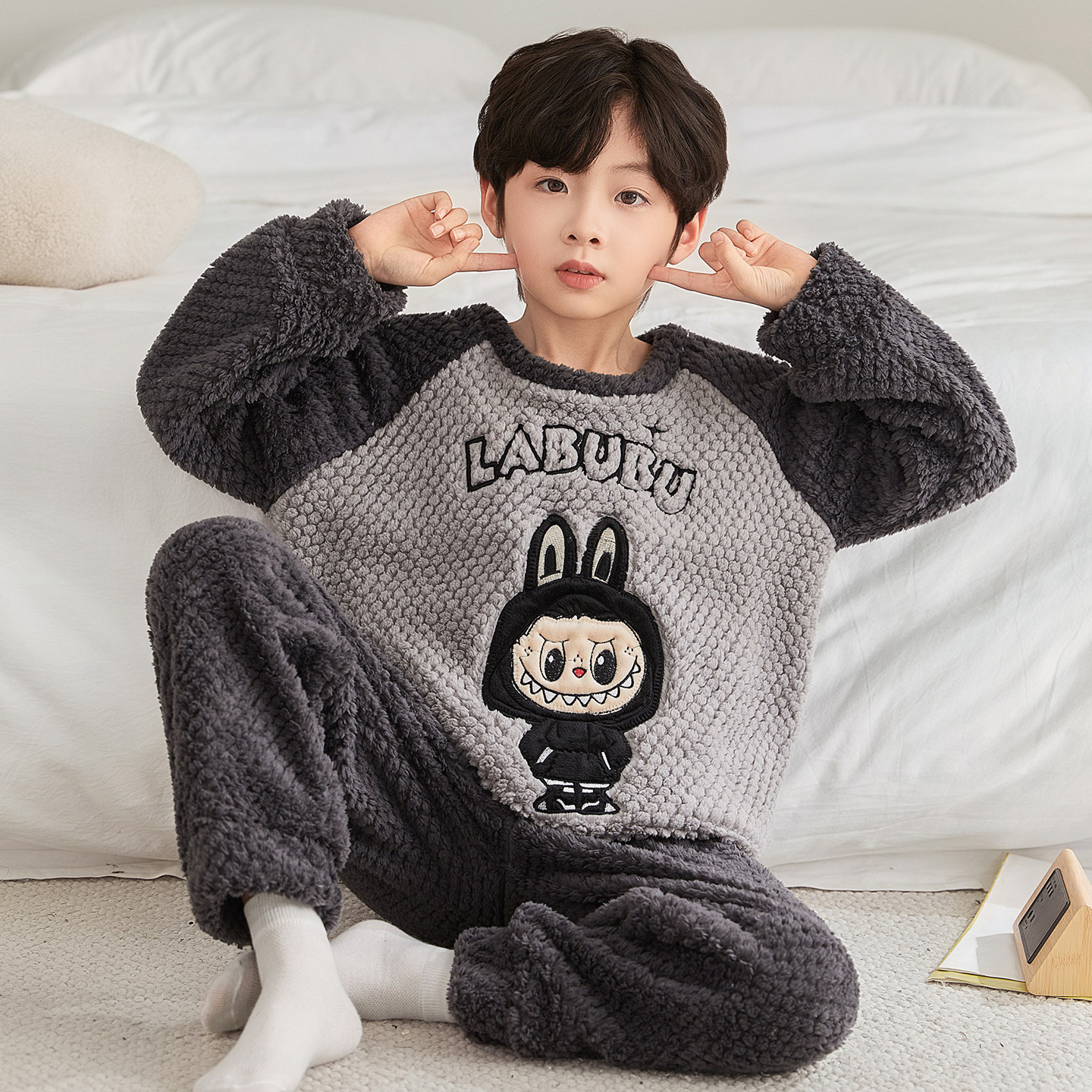 拉布布新款男童冬季款珊瑚绒睡衣