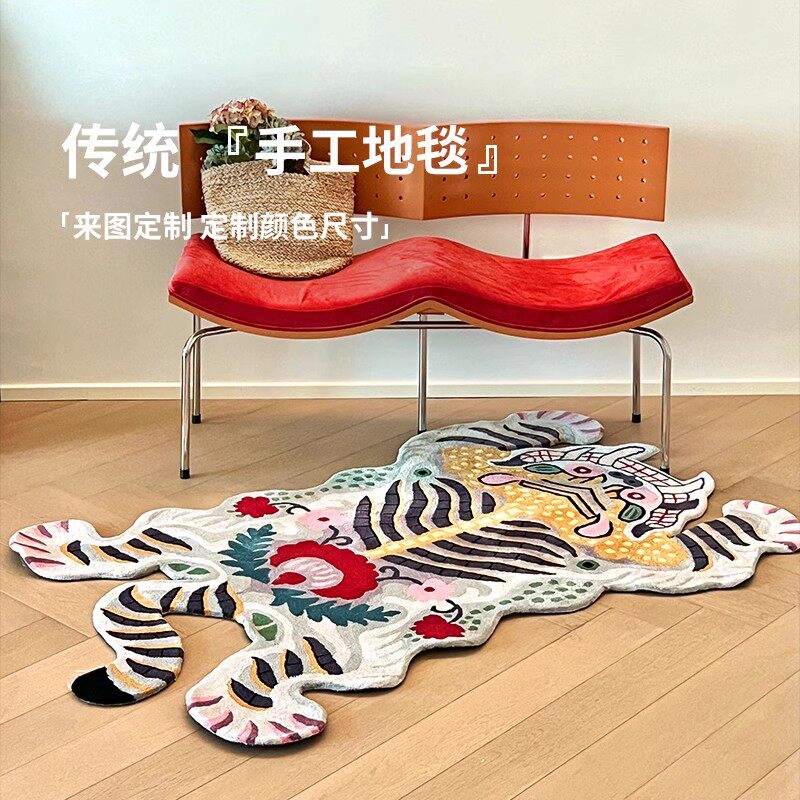 【藏虎】不规则中古风卧室床边图片