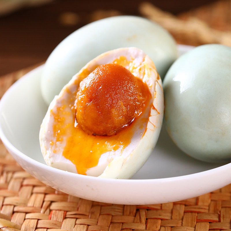 我老家熟咸鸭蛋正宗松沙流油盐鸭蛋腌制真空包装开袋即食图片
