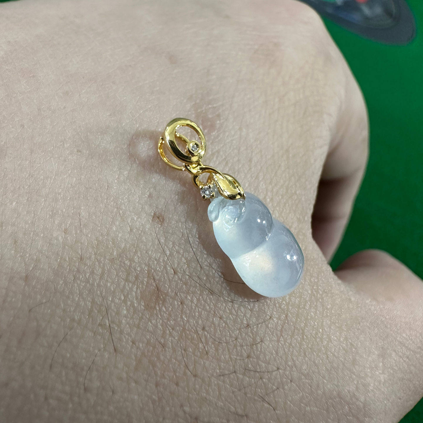 翡翠葫芦吊坠 天然缅甸A货翡翠 冰种起胶18K金镶钻大扣头女款锁骨