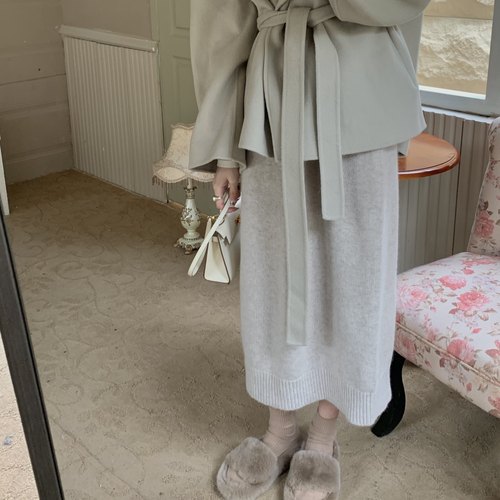 羊毛下摆微收燕麦色针织半裙