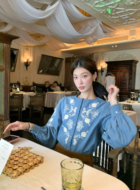SourceWithU 南法卢浮 早秋系列晴空蓝色刺绣长袖上衣短款半裙女