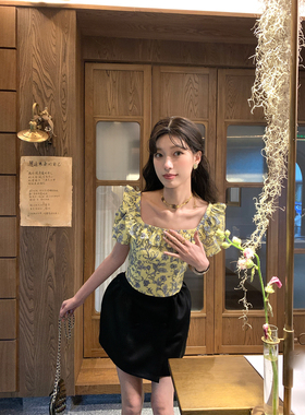 SourceWithU 柔光伴夏 鹅黄色印花泡泡袖收腰短袖方领设计感上衣