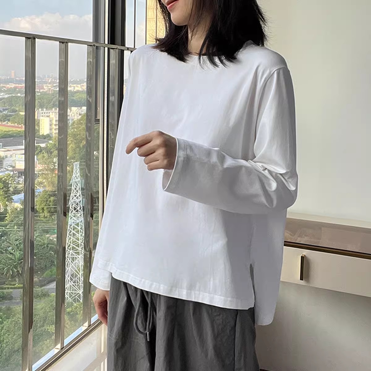 新款开叉白色长袖T恤女春秋纯色内搭打底衫简约经典百搭纯白上衣