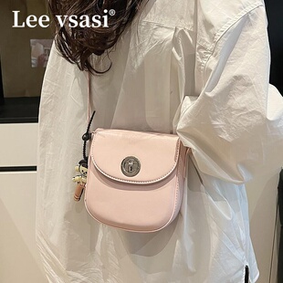 Lee vsasi超火小包女夏百搭2025新款简约小众设计斜挎包今年流行