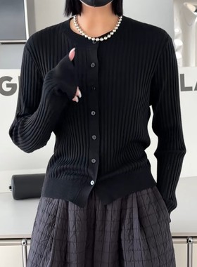 秒发2025早春新款诗歌兰27110百搭黑色圆领排扣竖条纹针织开衫女