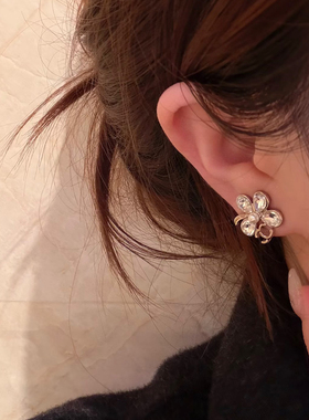 轻奢花朵耳钉女精致小巧水钻四叶草耳环高级感百搭气质耳饰银针