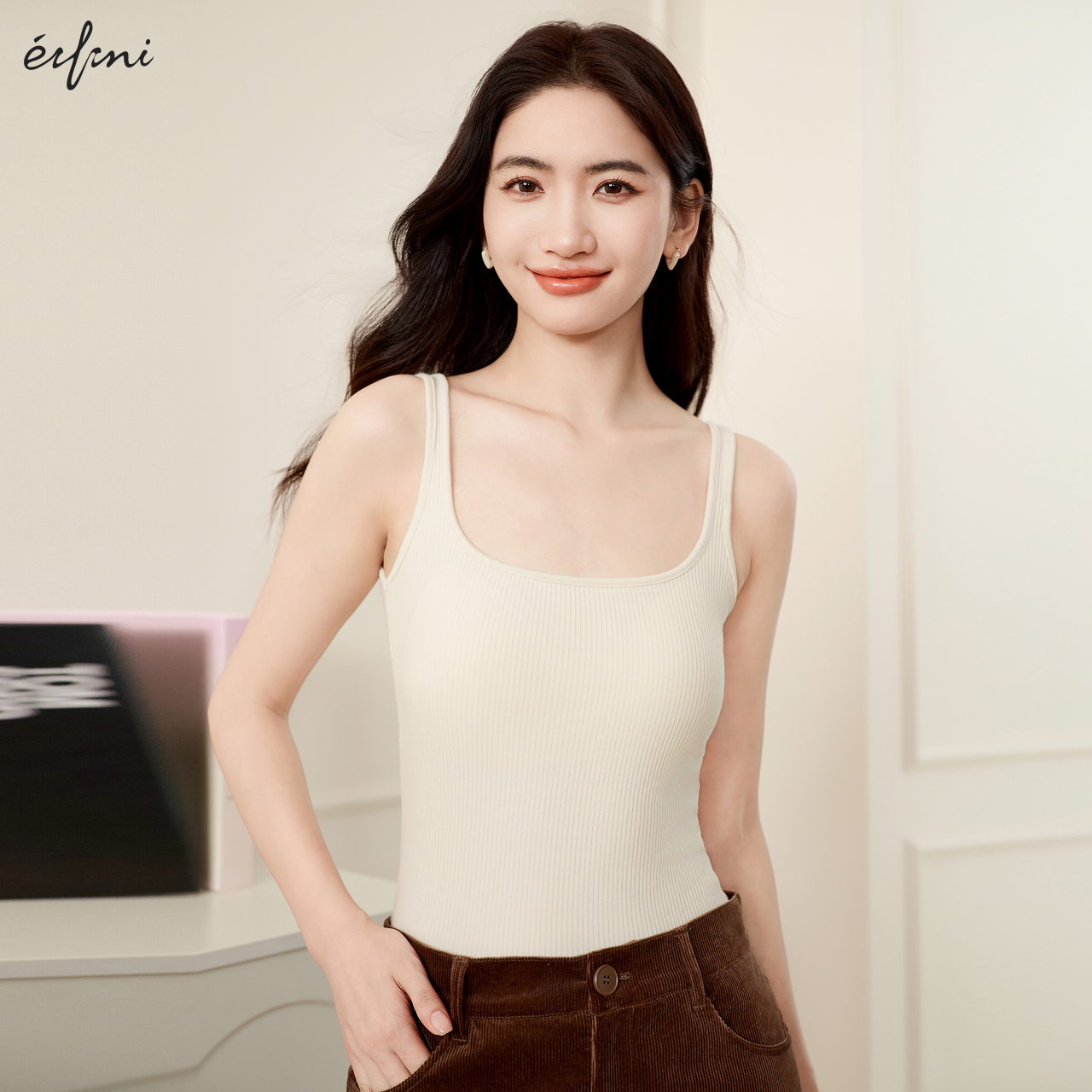 伊芙丽outlets店方领螺纹超柔弹力磨毛胸垫一体针织背心春夏女