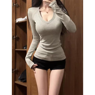 辣妹修身 打底衫 显瘦上衣 T恤女春秋内搭短款 设计感小众正肩V领长袖