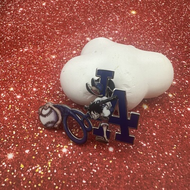 限量款只有3个LA洛杉矶道奇队海泽王路飞金属徽章