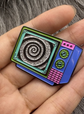 收藏装饰复古的CRT电视催眠管电视别针