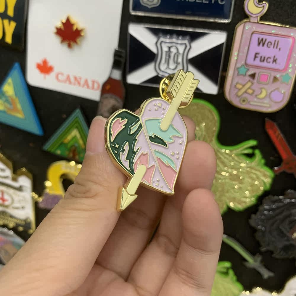 胸针女款防走光潮酷别针个性迷你一箭穿心ins风书包金属小徽章