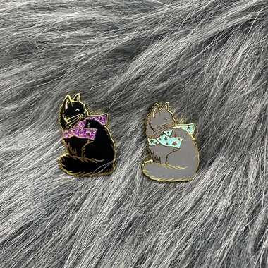 可爱猫咪动物戴围脖的小猫金属徽章