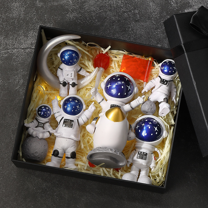 【政府补贴】宇航员摆件小太空人模型汽车现代家居桌面儿童装饰品