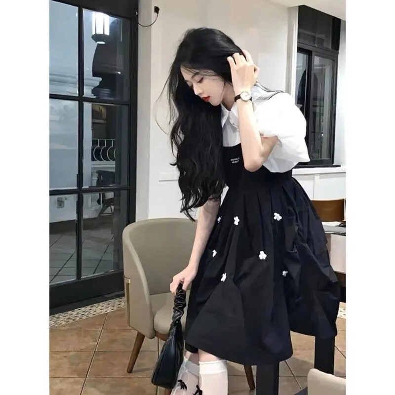 茶歇法式黑色吊带连衣裙女夏季设计感小花背带裙学院赫本风小黑裙