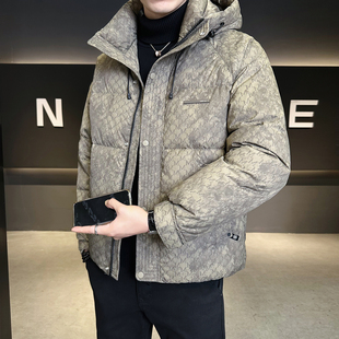 保暖防寒服连帽满印羽绒外套男冬装 2025新款 短款 加厚羽绒服男冬季