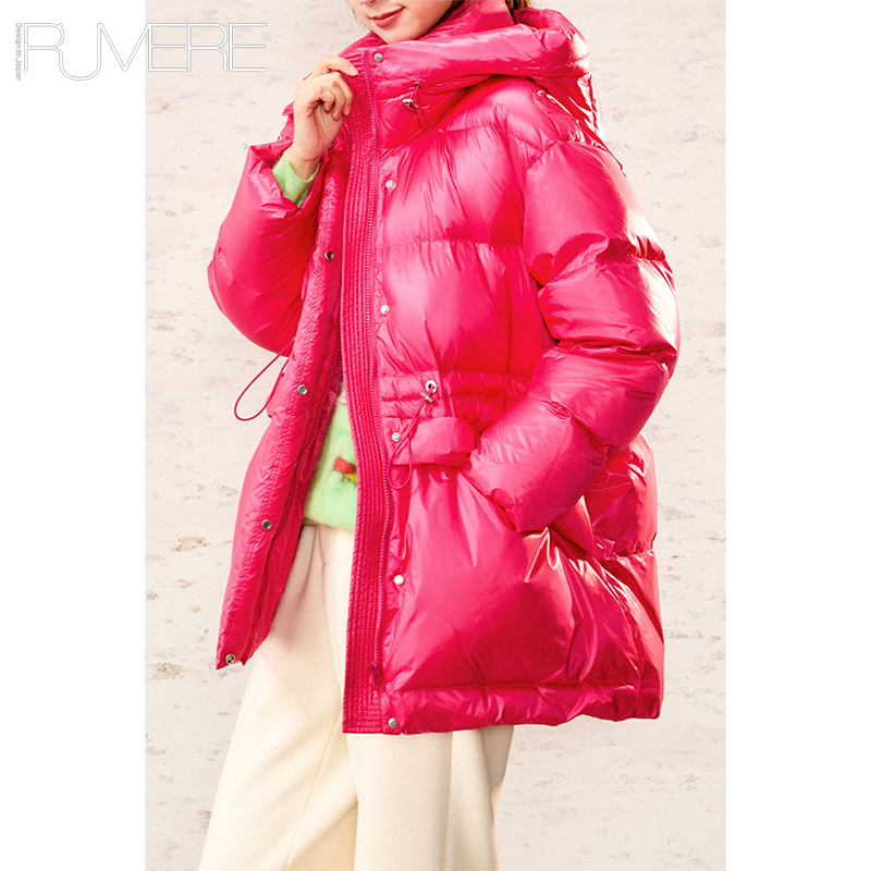 戎美减龄显瘦收腰连帽羽绒服