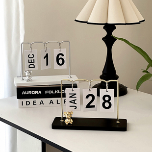 创意桌面铁艺小熊翻页日历摆件客厅卧室书房办公室装 饰品拍照道具