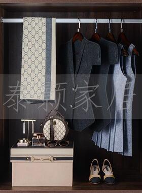 现代样板房衣帽间饰品组合简约衣柜展厅装饰摆件毛毡衣服托盘套装