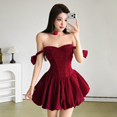 SylCue 法式 辣妹风设计感亮闪闪一字肩连衣裙掐腰显瘦蓬蓬短裙子