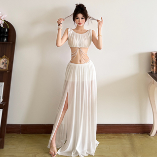 SylCue古希腊女神度假风白色网纱珠串链条点缀吊带连衣裙露腰长裙