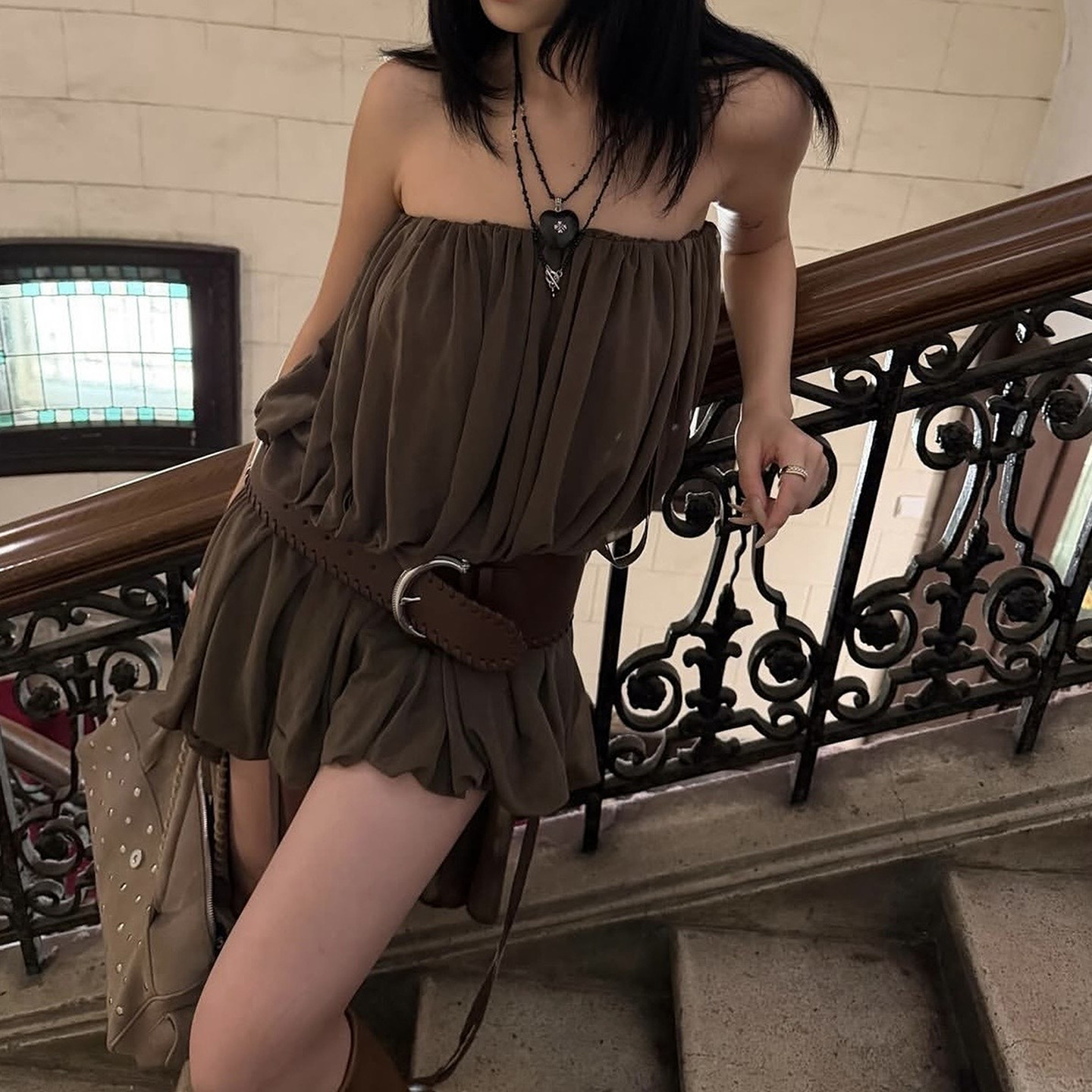 SylCue 慵懒度假风垂顺褶皱抹胸连衣裙宽松遮肉日常随性辣妹短裙